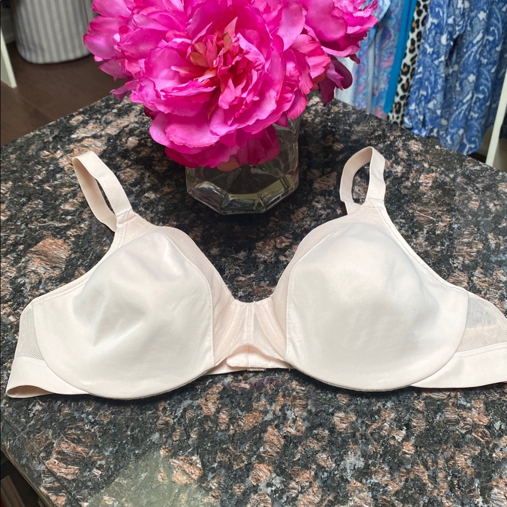 WonderBra E1552 -  Light Beige Underwire Bra. Like NEW!  Size 36C
